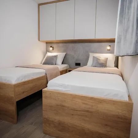 Ac Ivona - Mobile Aria * Vodice
